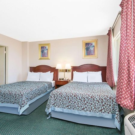 Days Inn & Suites By Wyndham Wichita East Luaran gambar