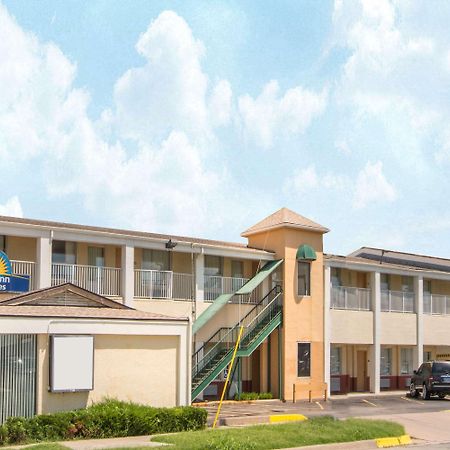 Days Inn & Suites By Wyndham Wichita East Luaran gambar