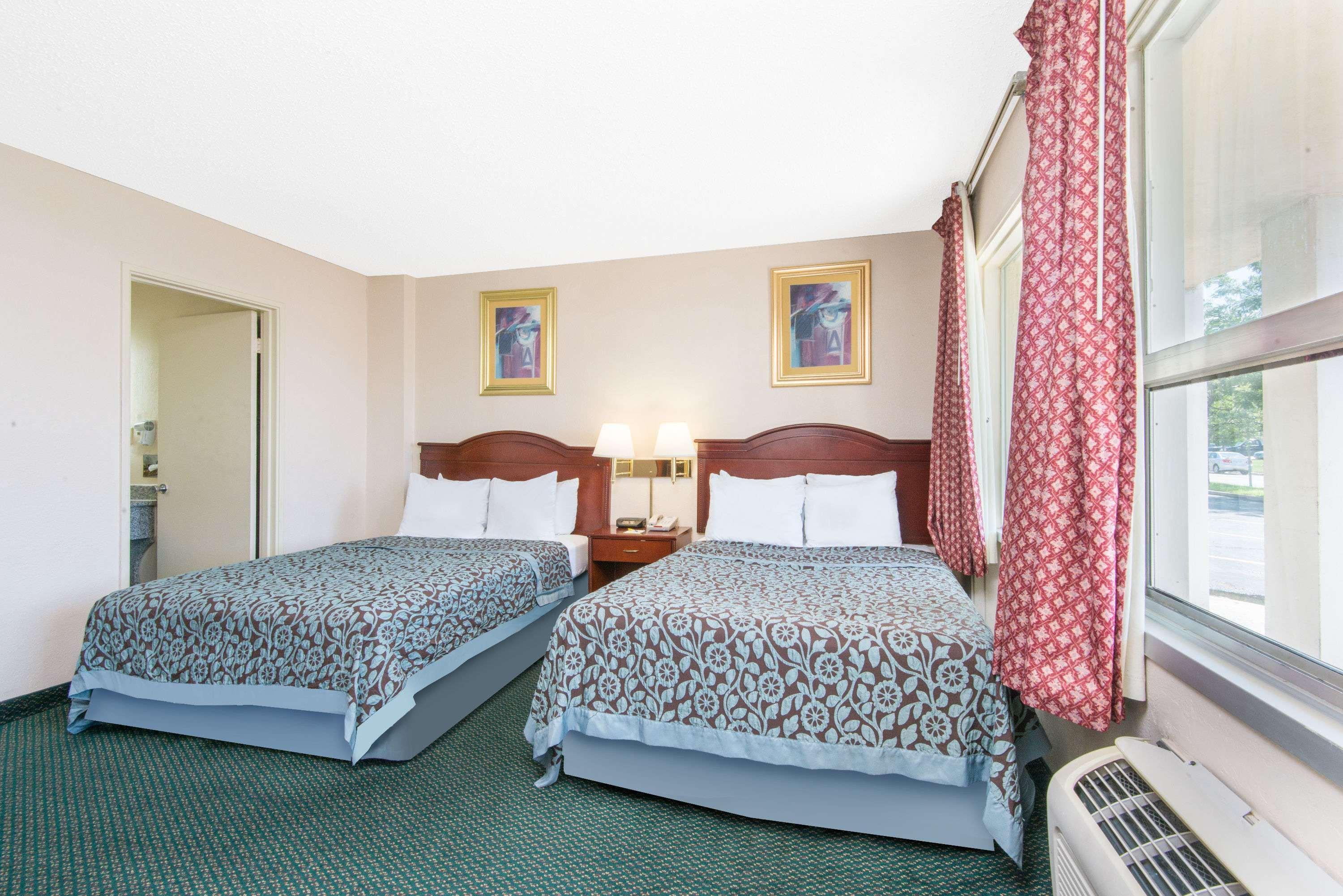 Days Inn & Suites By Wyndham Wichita East Luaran gambar