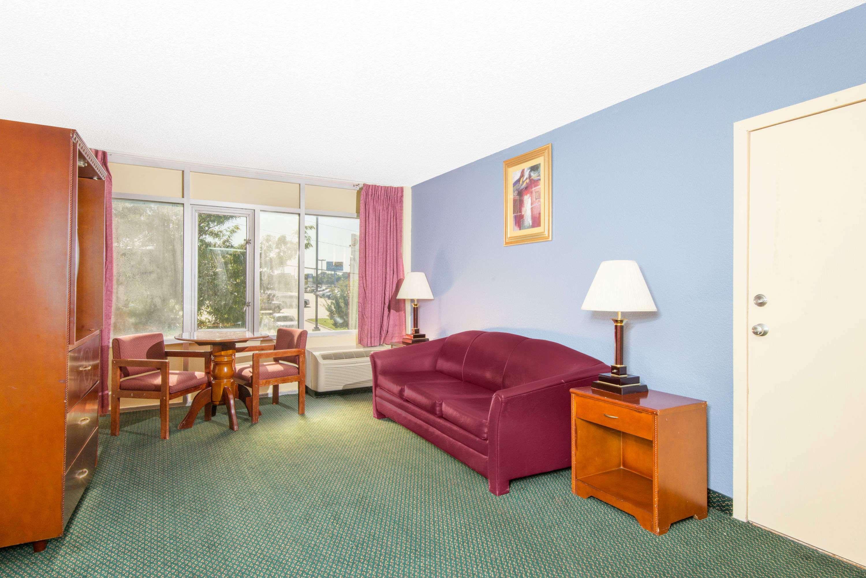 Days Inn & Suites By Wyndham Wichita East Luaran gambar