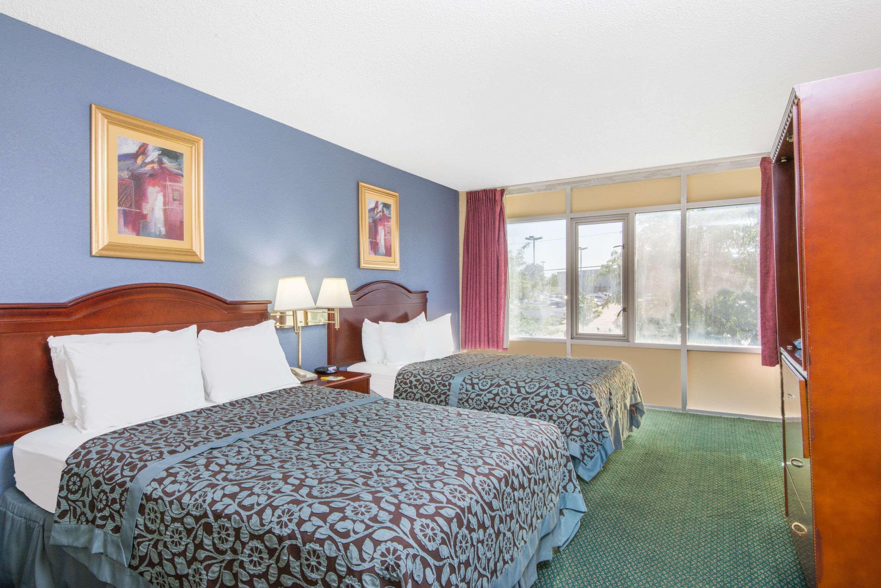 Days Inn & Suites By Wyndham Wichita East Luaran gambar