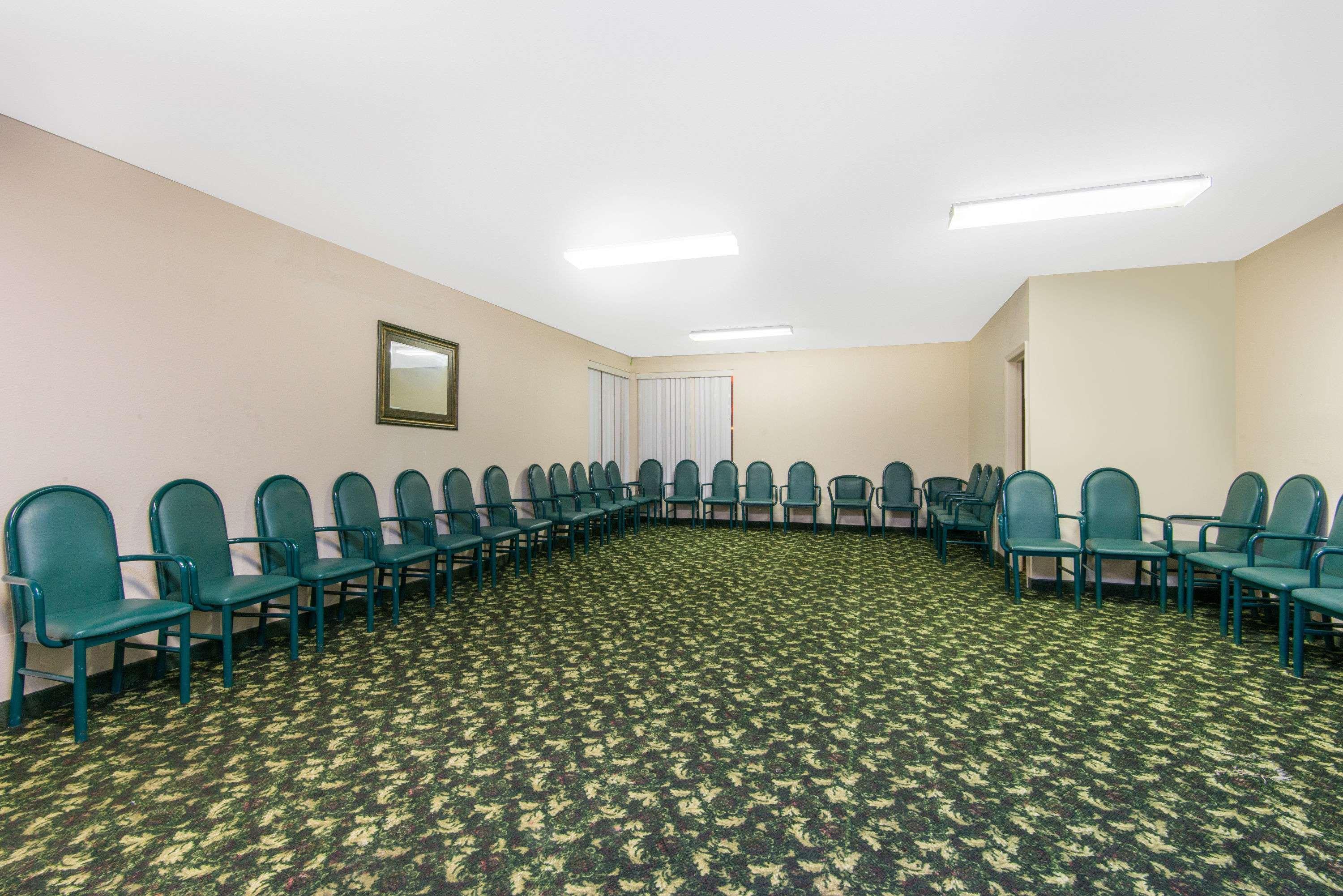 Days Inn & Suites By Wyndham Wichita East Luaran gambar