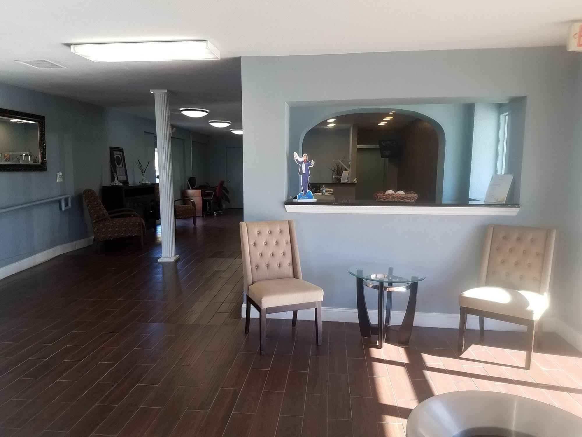 Days Inn & Suites By Wyndham Wichita East Luaran gambar