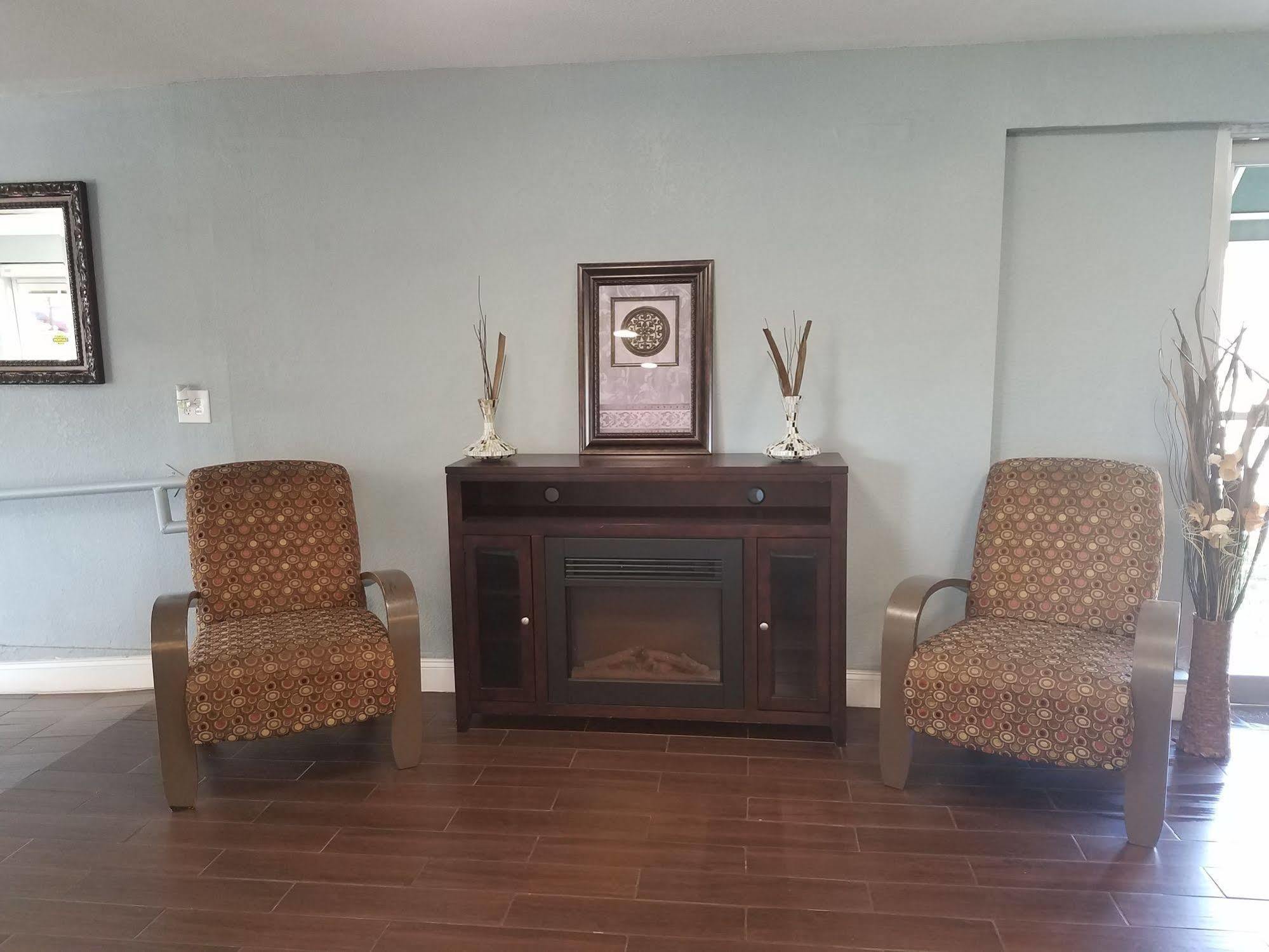 Days Inn & Suites By Wyndham Wichita East Luaran gambar