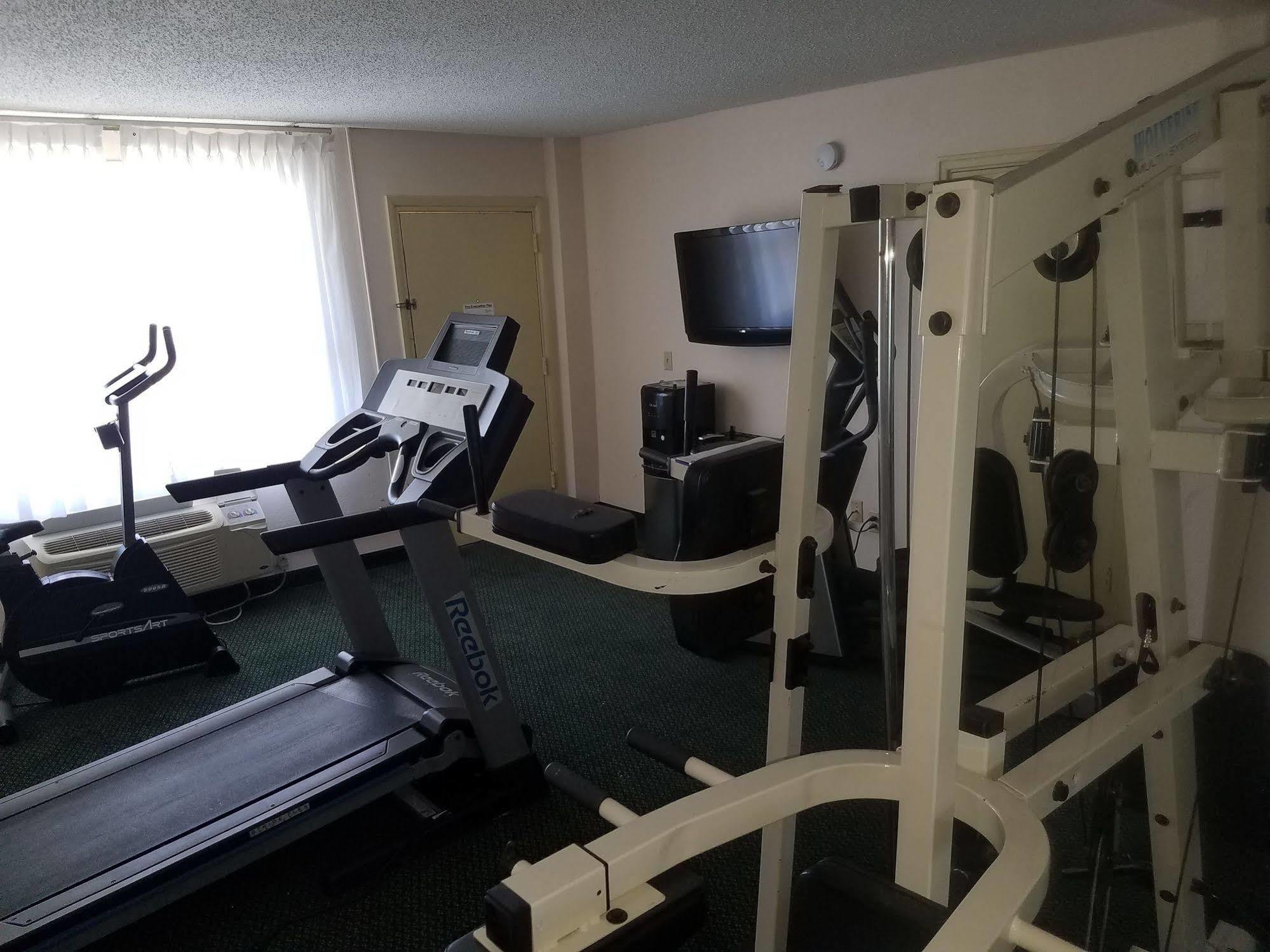 Days Inn & Suites By Wyndham Wichita East Luaran gambar