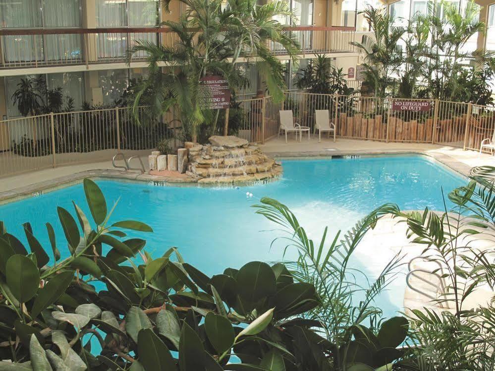 Days Inn & Suites By Wyndham Wichita East Luaran gambar