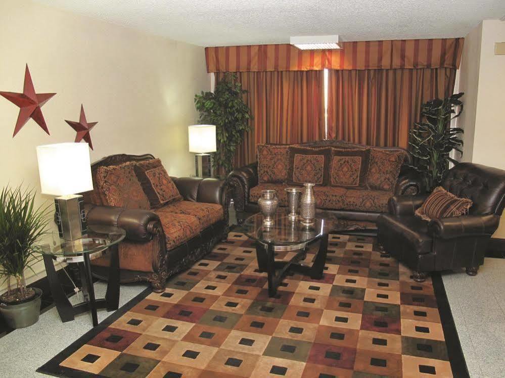 Days Inn & Suites By Wyndham Wichita East Luaran gambar